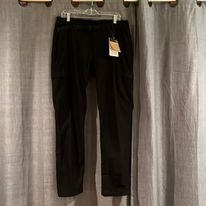 North Face, women’s black Paramount, hiking pants, size 12